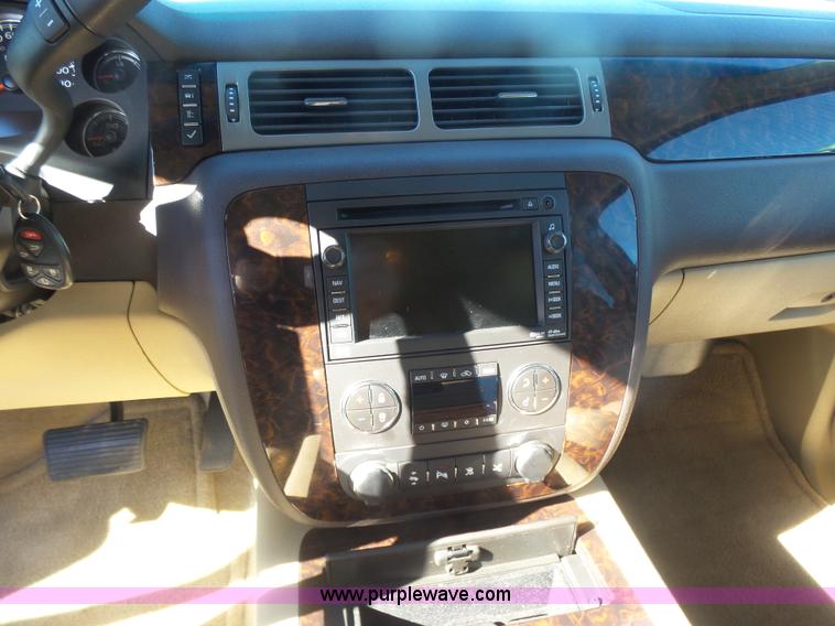 image for item L6218 2011 GMC Yukon Denali XL SUV