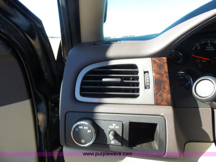 image for item L6218 2011 GMC Yukon Denali XL SUV