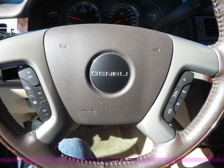 image for item L6218 2011 GMC Yukon Denali XL SUV