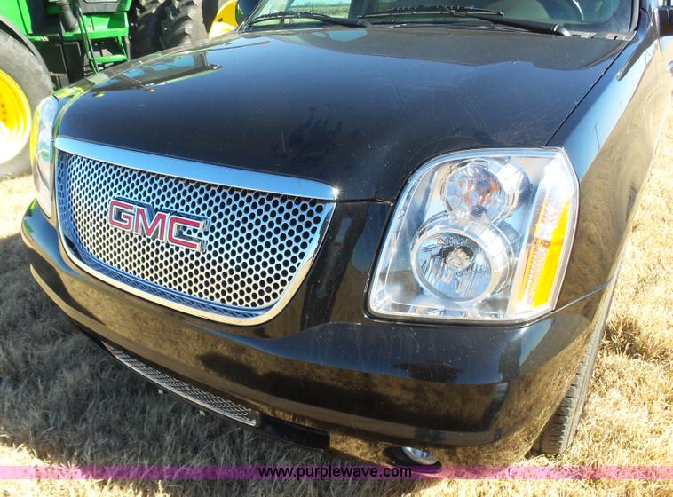 image for item L6218 2011 GMC Yukon Denali XL SUV