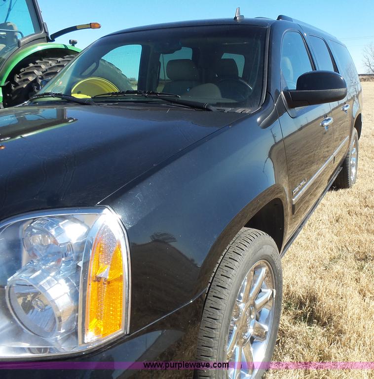 image for item L6218 2011 GMC Yukon Denali XL SUV