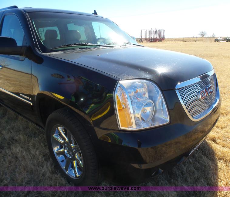 image for item L6218 2011 GMC Yukon Denali XL SUV