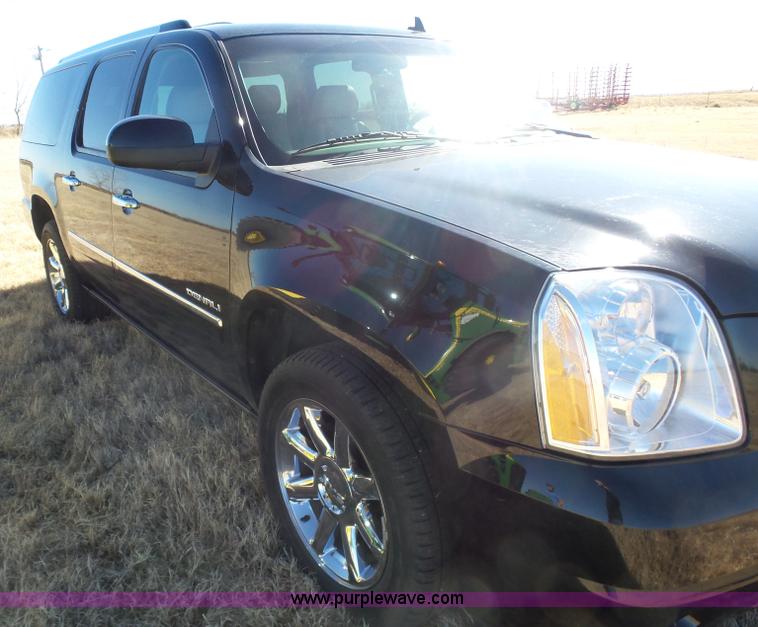image for item L6218 2011 GMC Yukon Denali XL SUV