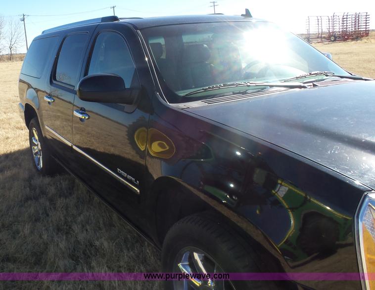 image for item L6218 2011 GMC Yukon Denali XL SUV