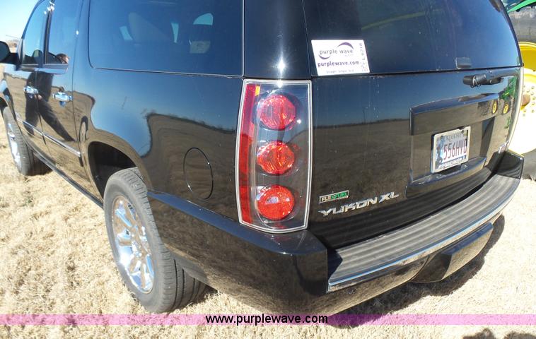 image for item L6218 2011 GMC Yukon Denali XL SUV