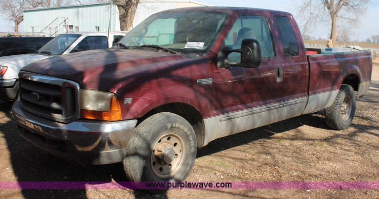 image for item L6823 1999 Ford F250 Super Duty XLT SuperCab pickup truck