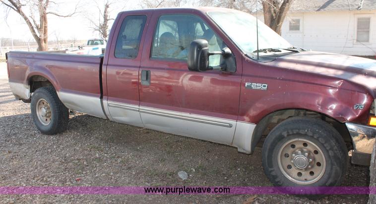 image for item L6823 1999 Ford F250 Super Duty XLT SuperCab pickup truck