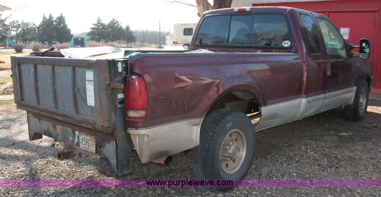 image for item L6823 1999 Ford F250 Super Duty XLT SuperCab pickup truck