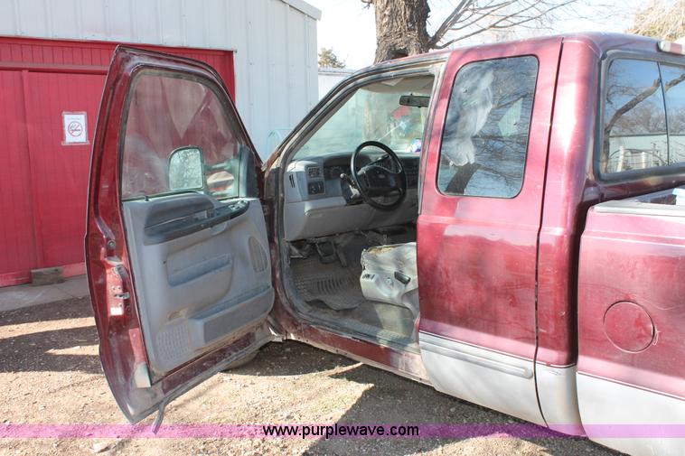 image for item L6823 1999 Ford F250 Super Duty XLT SuperCab pickup truck