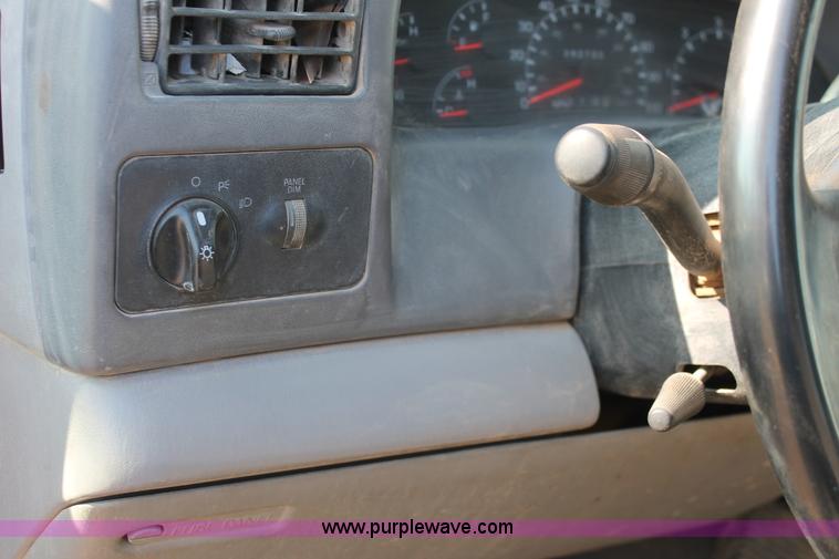 image for item L6823 1999 Ford F250 Super Duty XLT SuperCab pickup truck