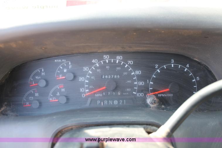 image for item L6823 1999 Ford F250 Super Duty XLT SuperCab pickup truck