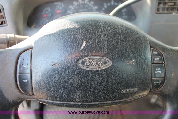 image for item L6823 1999 Ford F250 Super Duty XLT SuperCab pickup truck