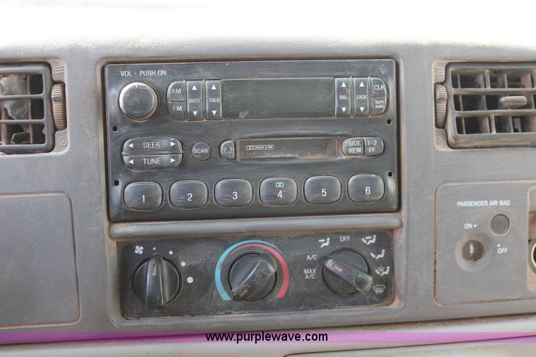 image for item L6823 1999 Ford F250 Super Duty XLT SuperCab pickup truck