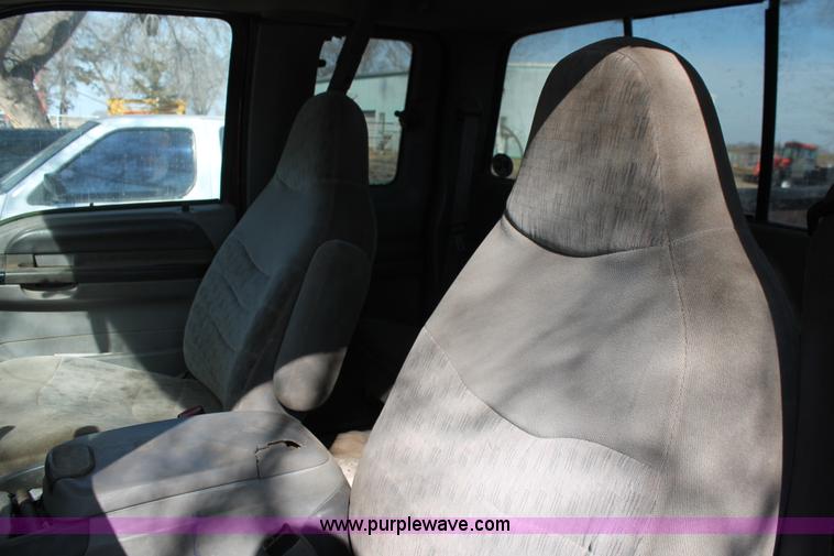 image for item L6823 1999 Ford F250 Super Duty XLT SuperCab pickup truck