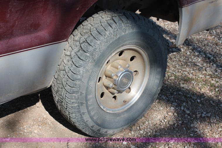 image for item L6823 1999 Ford F250 Super Duty XLT SuperCab pickup truck