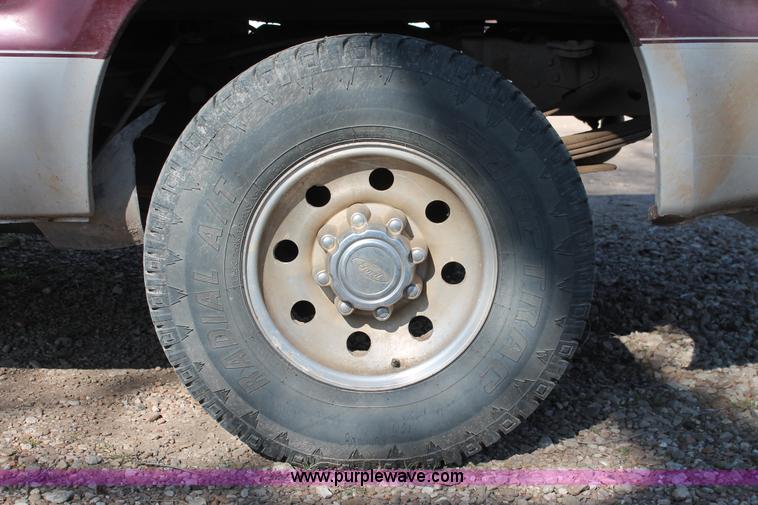 image for item L6823 1999 Ford F250 Super Duty XLT SuperCab pickup truck