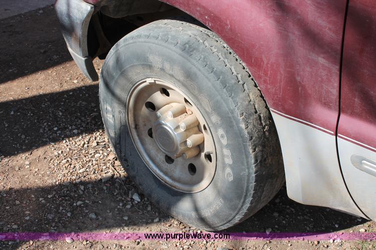 image for item L6823 1999 Ford F250 Super Duty XLT SuperCab pickup truck