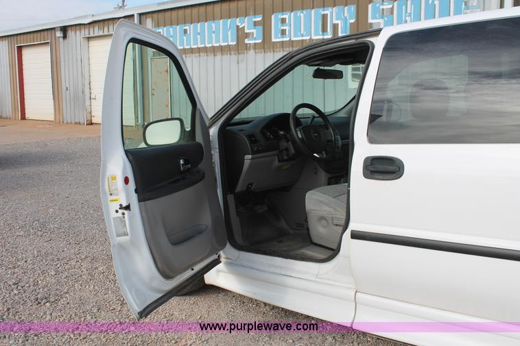 image for item L6831 2008 Chevrolet Uplander van
