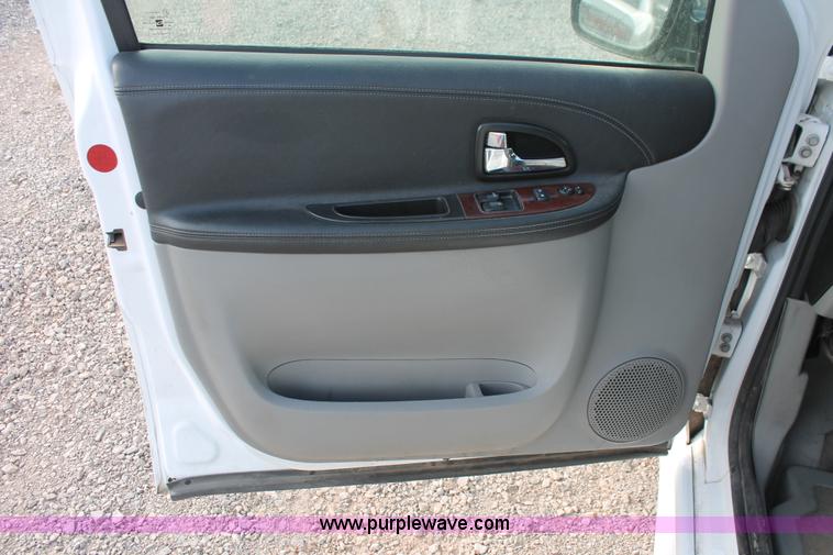image for item L6831 2008 Chevrolet Uplander van