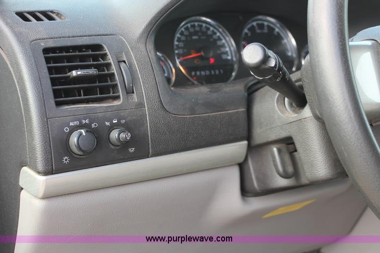 image for item L6831 2008 Chevrolet Uplander van