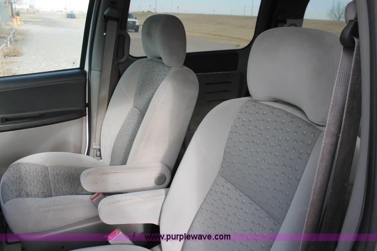 image for item L6831 2008 Chevrolet Uplander van