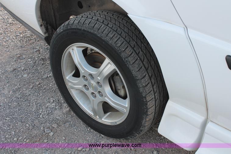 image for item L6831 2008 Chevrolet Uplander van
