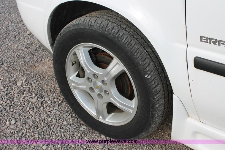 image for item L6831 2008 Chevrolet Uplander van