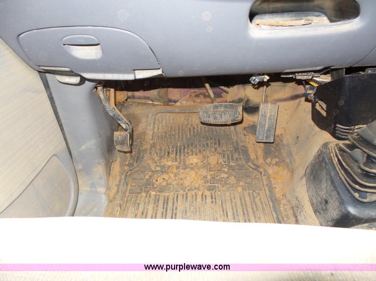 image for item L6834 1998 Ford F150 pickup truck