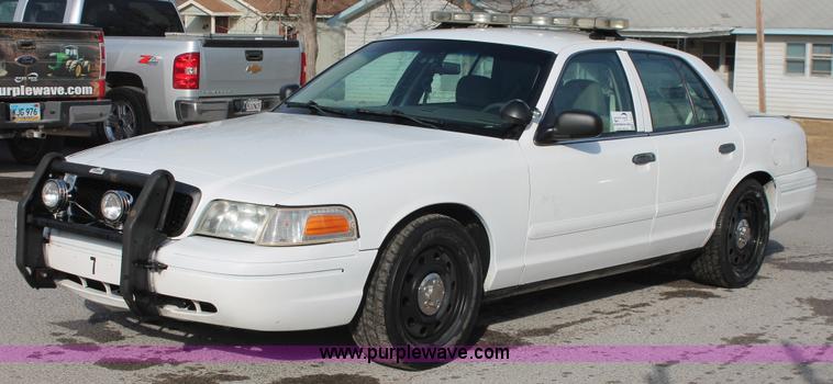 image for item L6835 2003 Ford Crown Victoria Police Interceptor