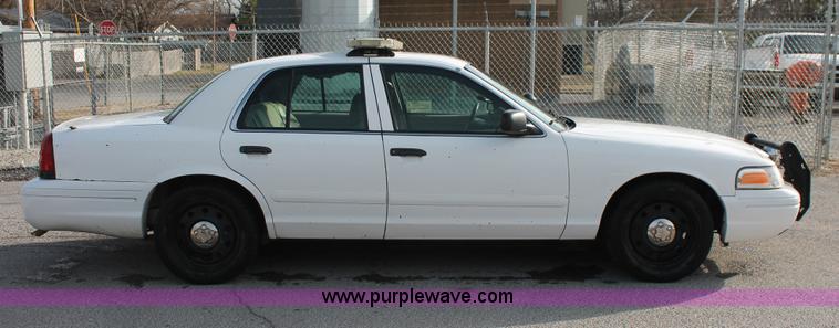 image for item L6835 2003 Ford Crown Victoria Police Interceptor