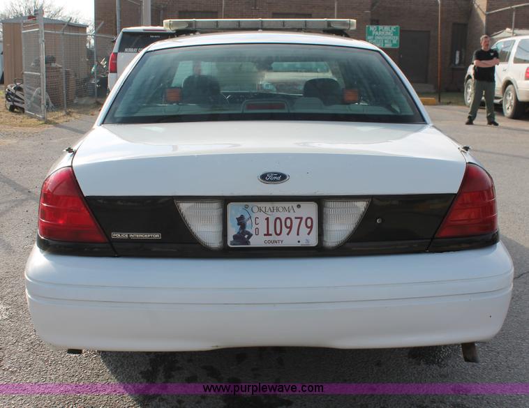 image for item L6835 2003 Ford Crown Victoria Police Interceptor