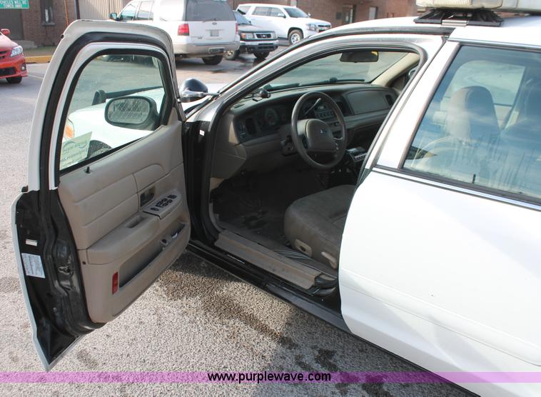 image for item L6835 2003 Ford Crown Victoria Police Interceptor