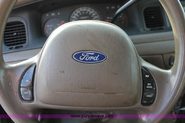 image for item L6835 2003 Ford Crown Victoria Police Interceptor