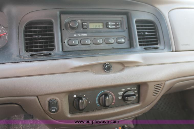 image for item L6835 2003 Ford Crown Victoria Police Interceptor