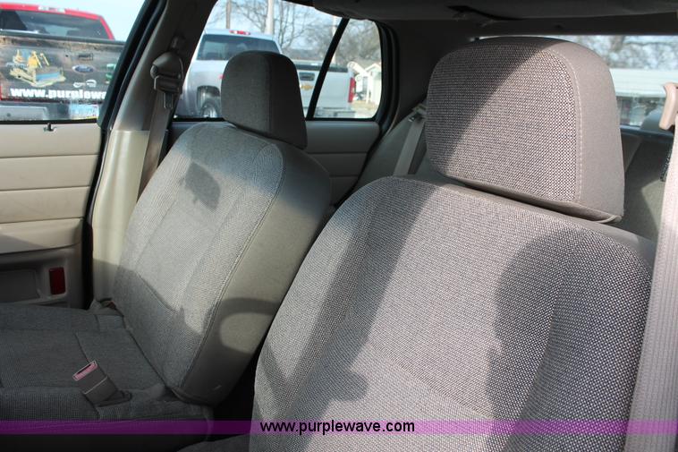 image for item L6835 2003 Ford Crown Victoria Police Interceptor