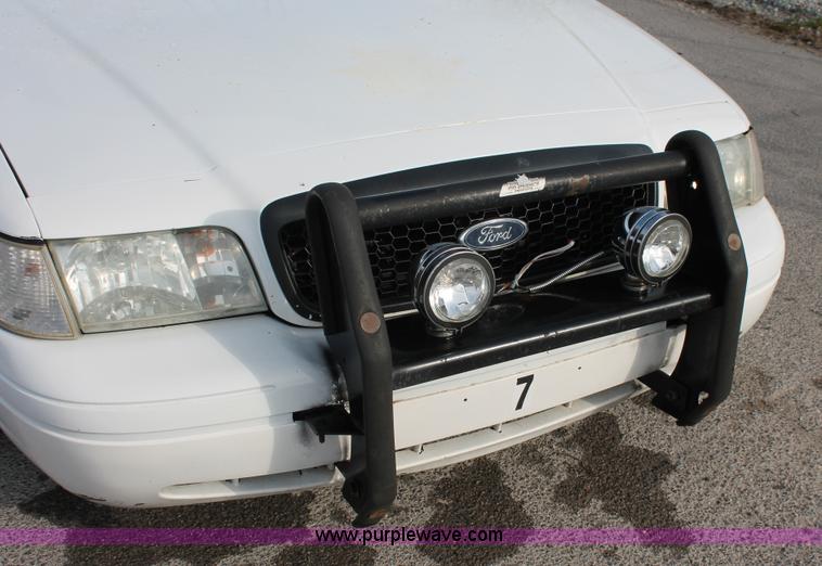 image for item L6835 2003 Ford Crown Victoria Police Interceptor
