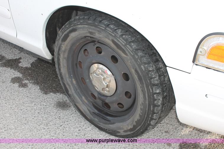 image for item L6835 2003 Ford Crown Victoria Police Interceptor