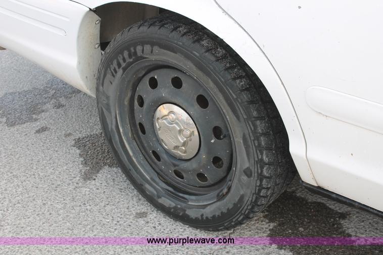 image for item L6835 2003 Ford Crown Victoria Police Interceptor