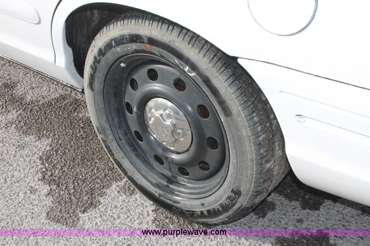 image for item L6835 2003 Ford Crown Victoria Police Interceptor