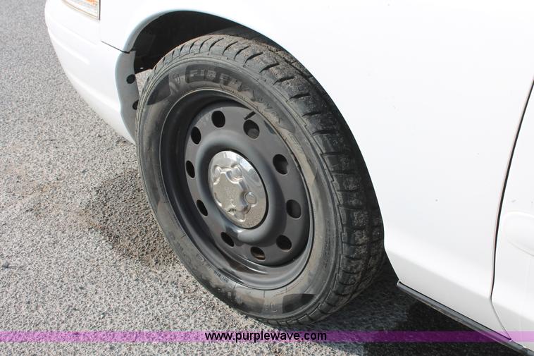 image for item L6835 2003 Ford Crown Victoria Police Interceptor