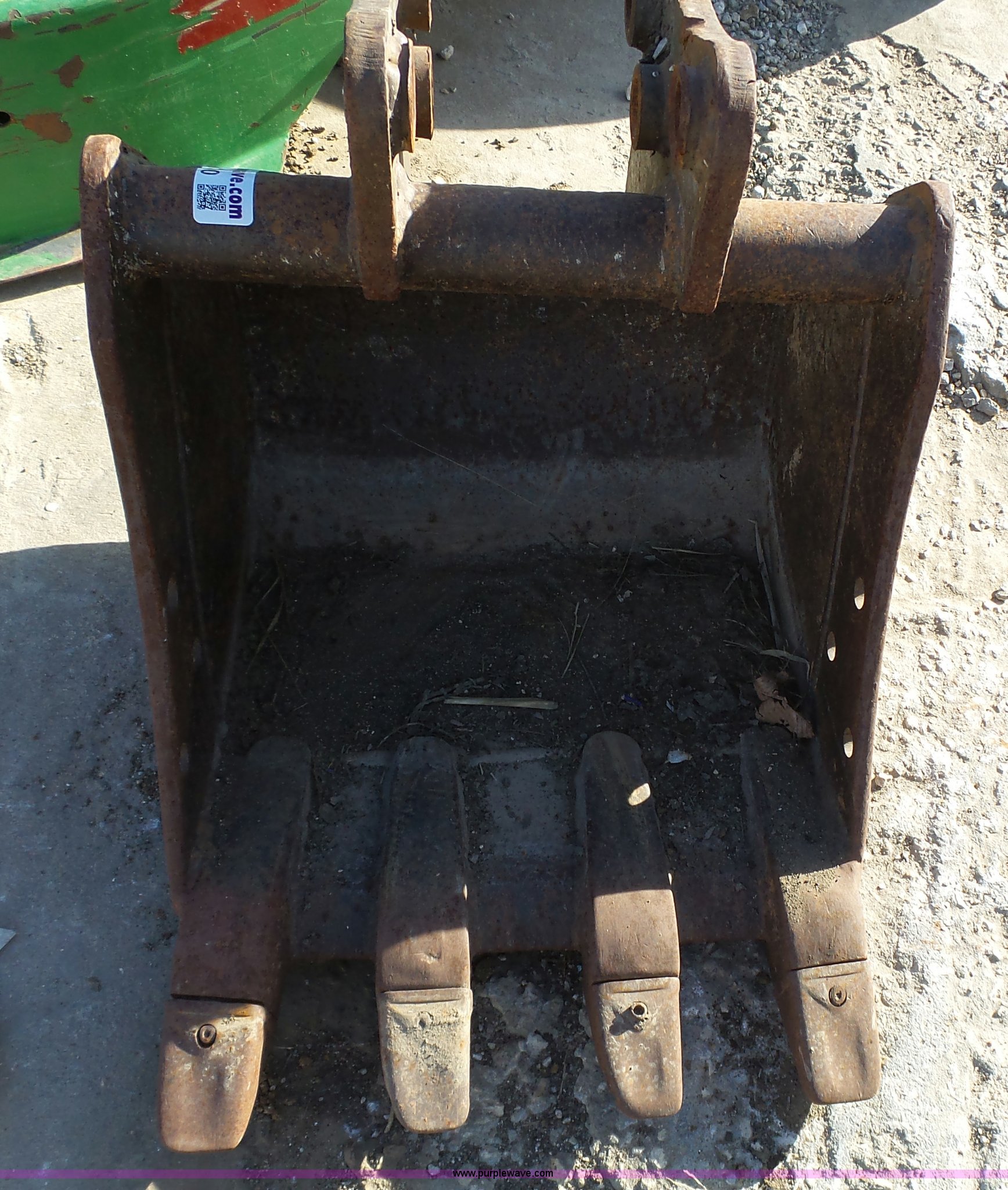 CP excavator bucket in Paola, KS Item BT9300 sold Purple Wave