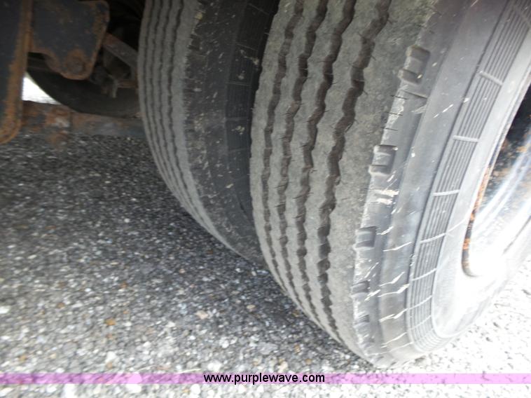 image for item BL9627 1994 Landoll 345-31 tilt deck trailer