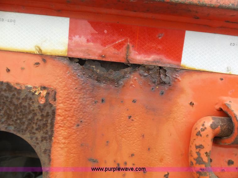 image for item BL9627 1994 Landoll 345-31 tilt deck trailer