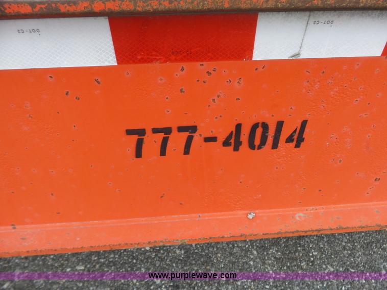 image for item BL9627 1994 Landoll 345-31 tilt deck trailer