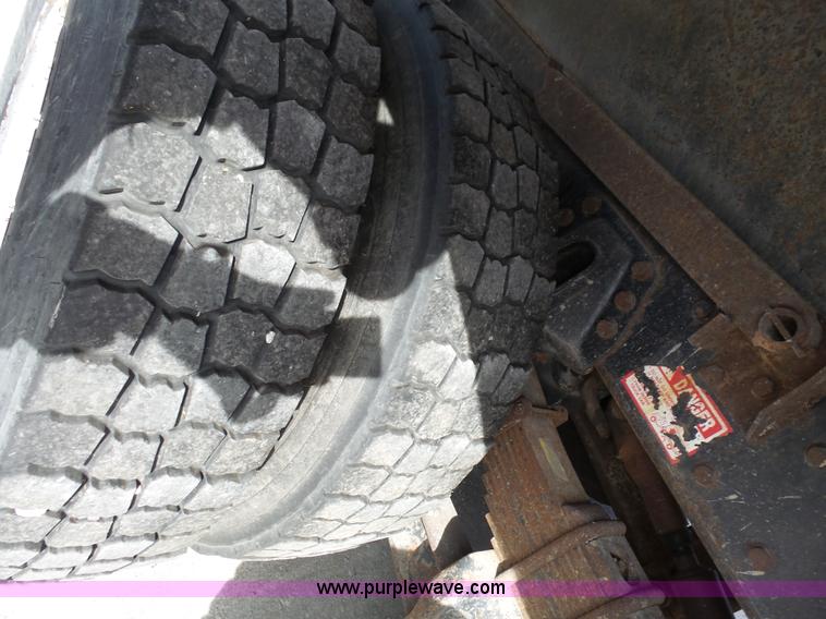 image for item BL9633 1999 International 4900 dump truck