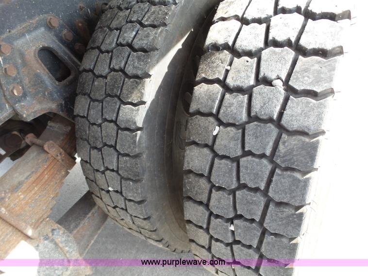 image for item BL9633 1999 International 4900 dump truck