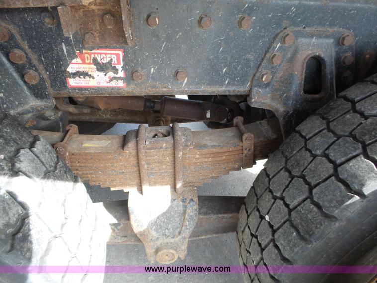 image for item BL9633 1999 International 4900 dump truck