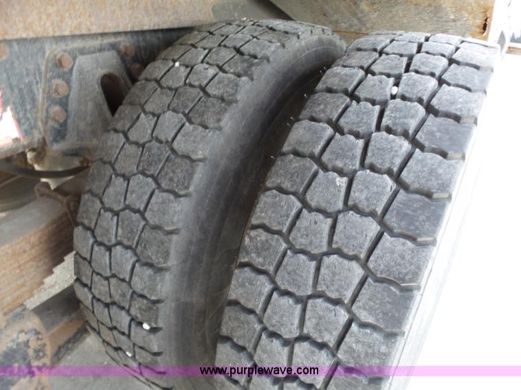 image for item BL9633 1999 International 4900 dump truck