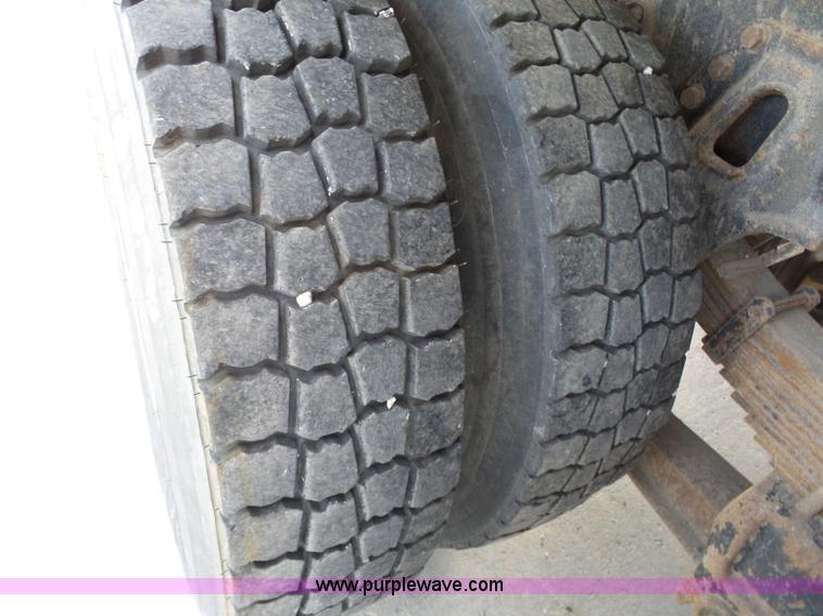 image for item BL9633 1999 International 4900 dump truck