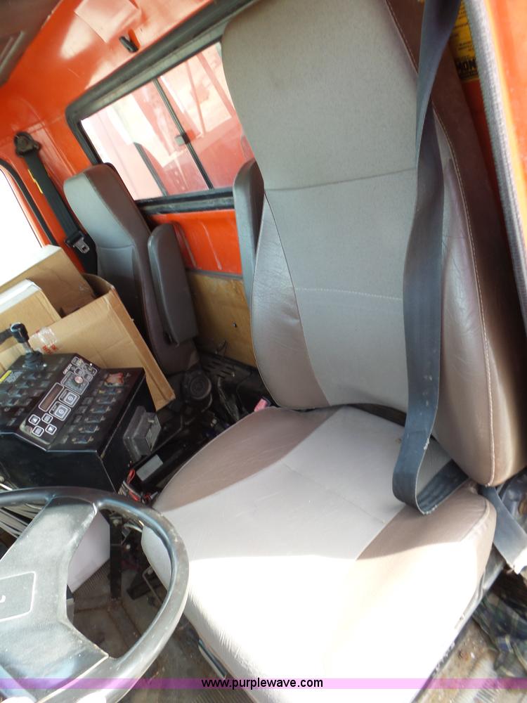 image for item BL9633 1999 International 4900 dump truck